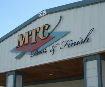 Hand carved HDU gold letters with beveled edge.  Sign has combination of painted metal panels and Gemini Brand aluminum painted letters.